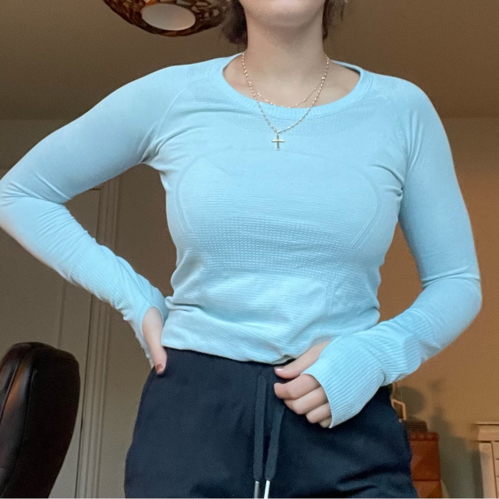 Baby blue Lulu Lemon long sleeved top🔹